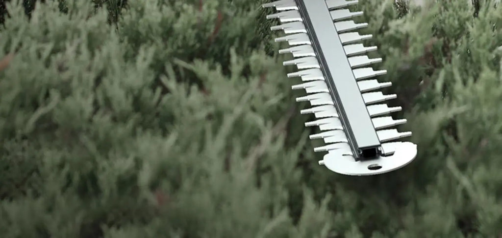 Powerful and Portable Hedge Trimmer for Efficient Garden Maintenance