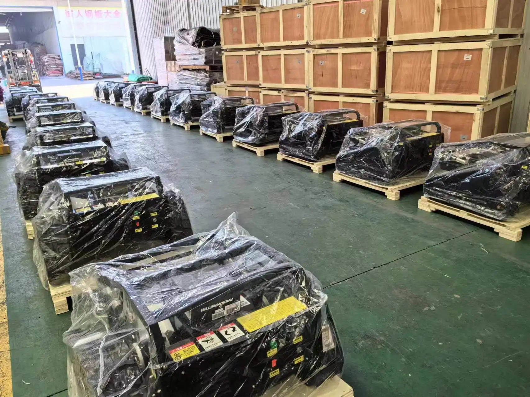 Self-propelled Garden Lawn Mower Industrial-type Lawn Trimmer Tracked Remote-controlled Lawn Mower