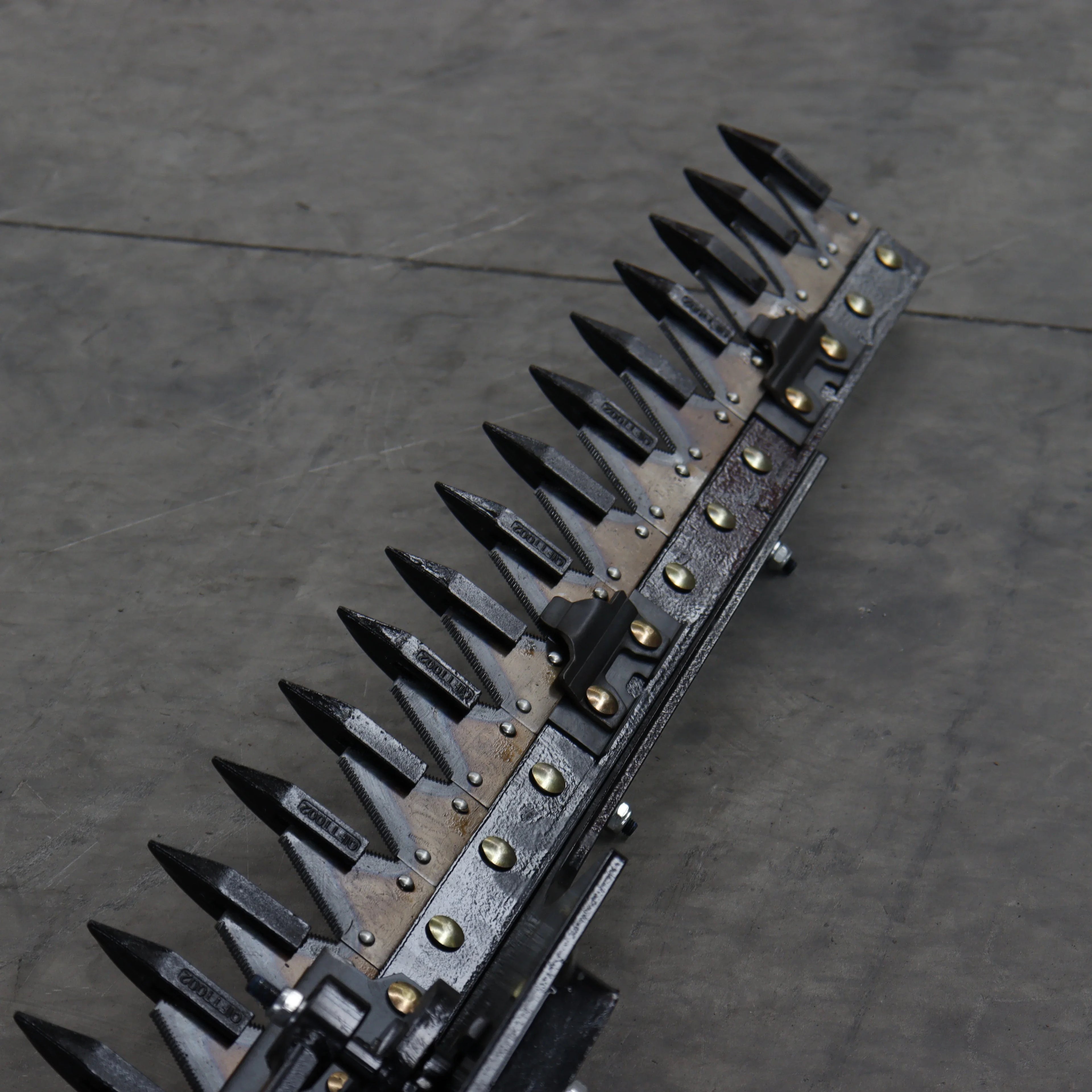 High Performance Mini Excavator Hedge Trimmer Accessory Multifunctional Hedge Cutter for Grassland Landscaping